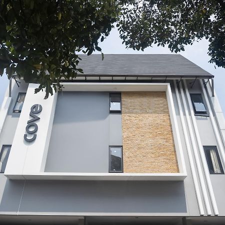 UROOMS Panglima Polim Giacarta Esterno foto
